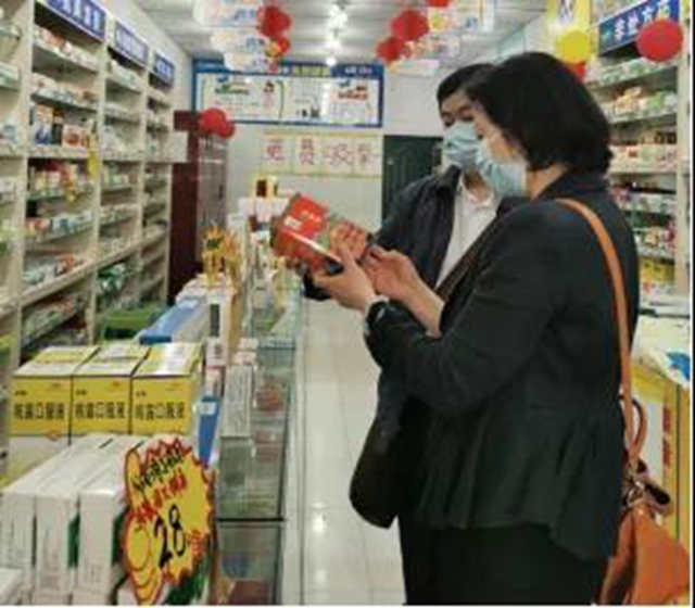 食品安不安全?加油机准不准?游乐设备能不能坐?节前,泸州市场监管人员替您查了!(图5) 食品安不安全?加油机准不准?游乐设备能不能坐?节前,泸州市场监管人员替您查了!(图5)