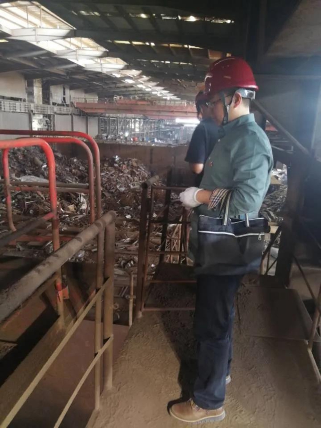 食品安不安全?加油机准不准?游乐设备能不能坐?节前,泸州市场监管人员替您查了!(图6) 食品安不安全?加油机准不准?游乐设备能不能坐?节前,泸州市场监管人员替您查了!(图6)