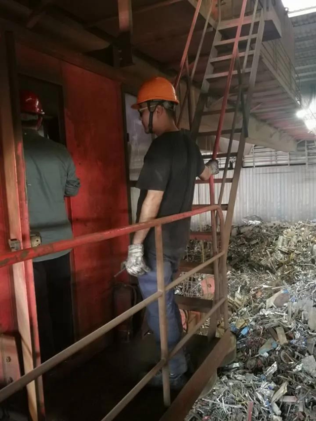 食品安不安全?加油机准不准?游乐设备能不能坐?节前,泸州市场监管人员替您查了!(图7) 食品安不安全?加油机准不准?游乐设备能不能坐?节前,泸州市场监管人员替您查了!(图7)