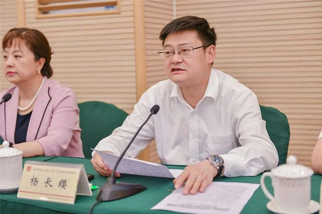 【打通“最后一公里”】西南医大附属医院与江阳区人民政府签订战略合作协议(图4) 【打通“最后一公里”】西南医大附属医院与江阳区人民政府签订战略合作协议(图4)