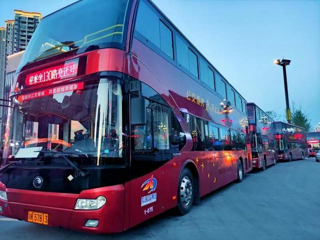 熊猫号、汉服号、美食号…内江惊现8辆奇特的公交车!(图2) 熊猫号、汉服号、美食号…内江惊现8辆奇特的公交车!(图2)