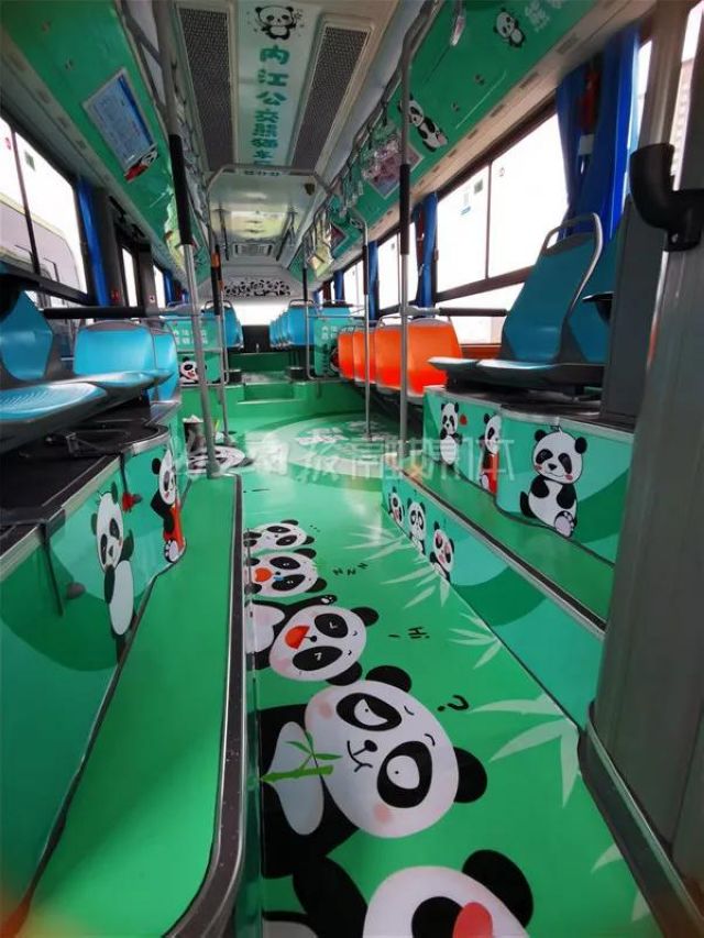 熊猫号、汉服号、美食号…内江惊现8辆奇特的公交车!(图4) 熊猫号、汉服号、美食号…内江惊现8辆奇特的公交车!(图4)