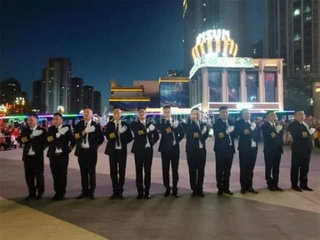 熊猫号、汉服号、美食号…内江惊现8辆奇特的公交车!(图12) 熊猫号、汉服号、美食号…内江惊现8辆奇特的公交车!(图12)