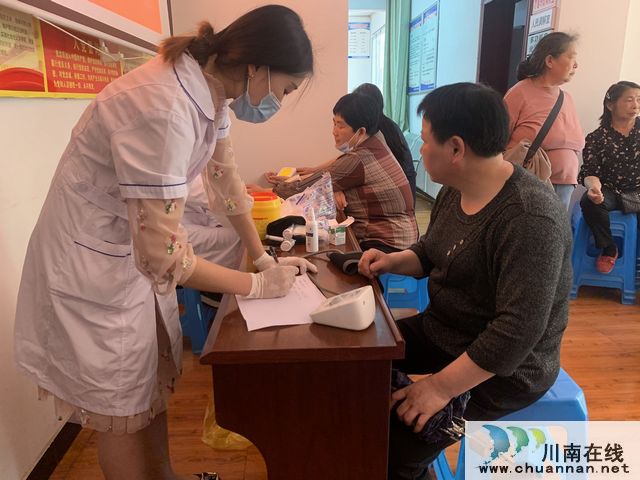 华阳街道开展医疗卫生志愿服务活动(图2)