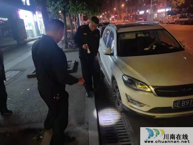 城管“五一”不打烊 坚守岗位有担当(图3)