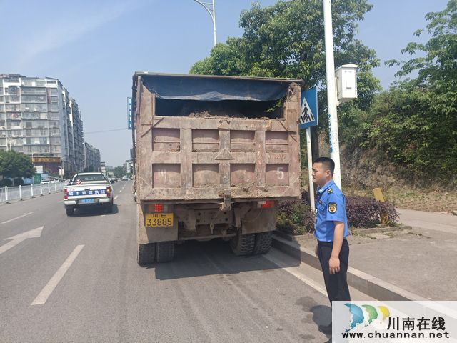 城管“五一”不打烊 坚守岗位有担当(图4)