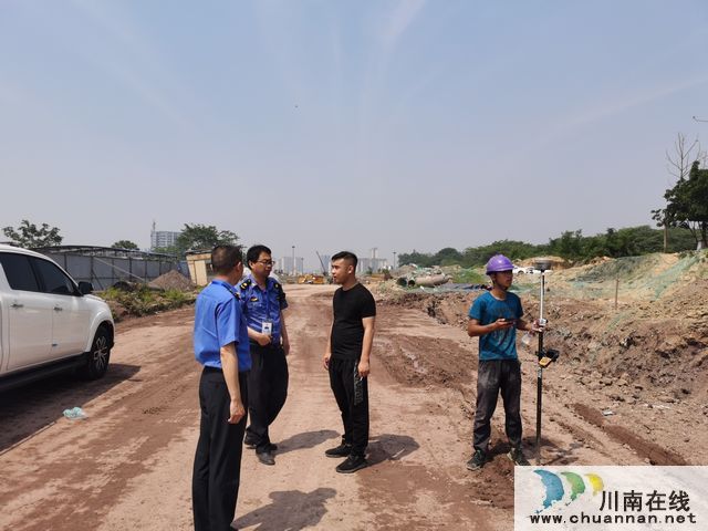 城管“五一”不打烊 坚守岗位有担当(图6)