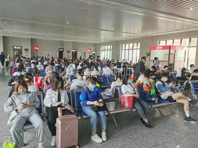 “五一”假期首日！内江北站发送旅客达1.1万人次(图4)