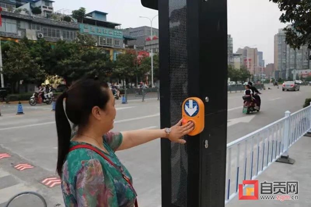 自贡第一条“发光斑马线”落地荣县(图2)