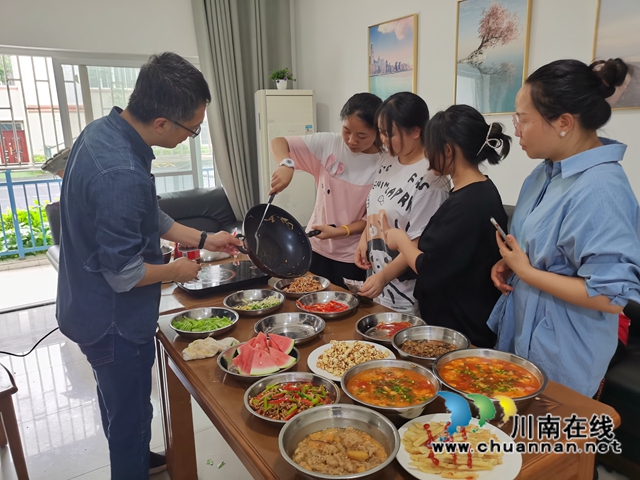 泸州市儿童福利院：代理家长陪孩子快乐过“五一”(图1)