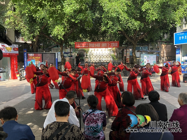 龙马潭区小市街道杜家街社区开展“百年党史路  奋斗新征程”文艺演出活动(图2)