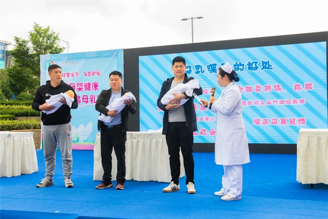 大力倡导母乳喂养,他们精心举办了这场“新手爸妈训练营”!(图8) 大力倡导母乳喂养,他们精心举办了这场“新手爸妈训练营”!(图8)