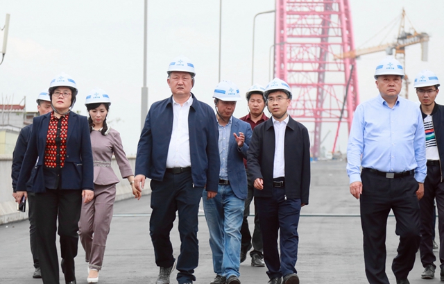 合江长江公路大桥完工在即，县领导现场调研提要求：全力确保大桥如期完工(图1)