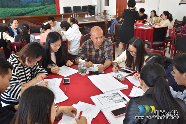 纳溪区护国中学举行青年教师培训活动(图2) 纳溪区护国中学举行青年教师培训活动(图2)