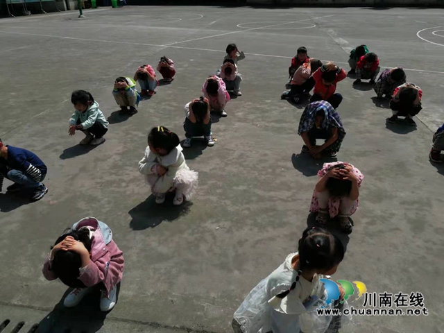 纳溪区天仙镇中心幼儿园开展“防震减灾”安全演练活动(图3) 纳溪区天仙镇中心幼儿园开展“防震减灾”安全演练活动(图3)
