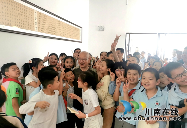 弘扬传统文化,楹联泰斗余德泉教授走进叙永县城西实验学校讲诗词(图3) 弘扬传统文化,楹联泰斗余德泉教授走进叙永县城西实验学校讲诗词(图3)