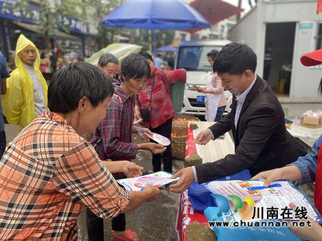 泸县百和镇开展“5.12防灾减灾”宣传活动(图2)