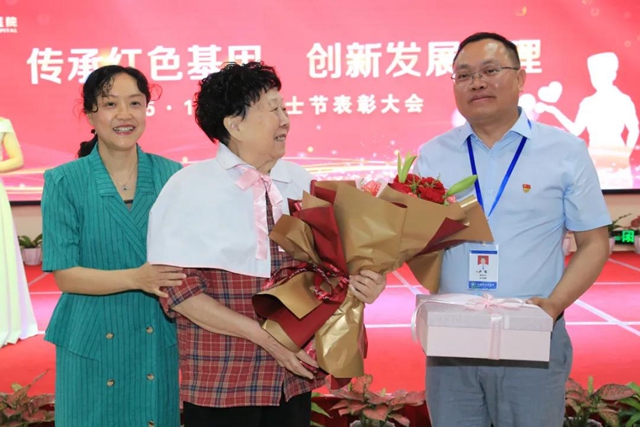 传承红色基因，创新发展护理｜泸州市人民医院开展5.12护士节系列活动(图11)