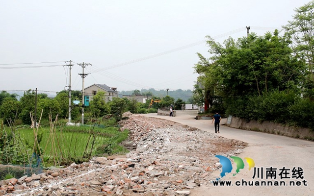 龙马潭区：乡贤出资，解决群众出行难题(图2)