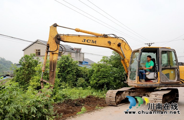 龙马潭区：乡贤出资，解决群众出行难题(图1)