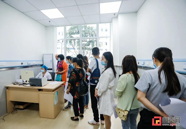 自贡开始大规模免费接种新冠病毒疫苗(图4)