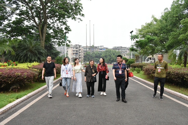 抗美援朝女英雄柳岳继回访母校叙永一中讲党史(图4)