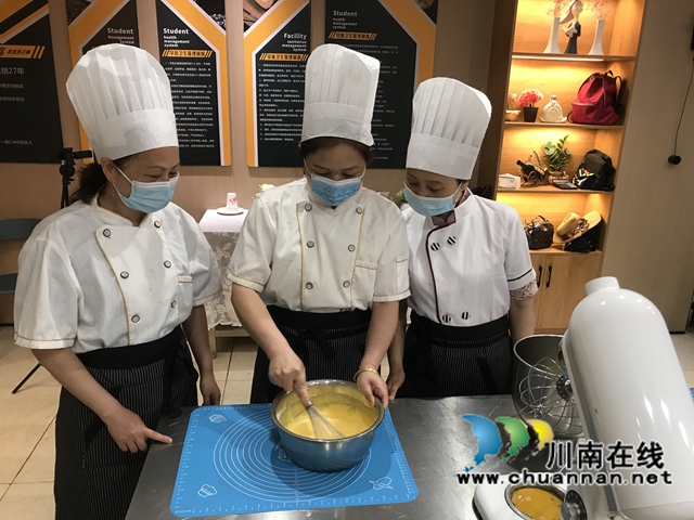 龙马潭区红星街道天立社区：浓情社区，烘焙暖人心(图3)