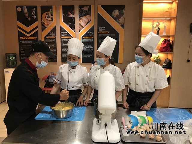 龙马潭区红星街道天立社区：浓情社区，烘焙暖人心(图2)