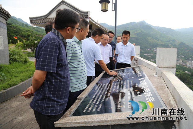 九三学社市委社会服务：凝心聚力谋服务  同心同行担使命(图2)