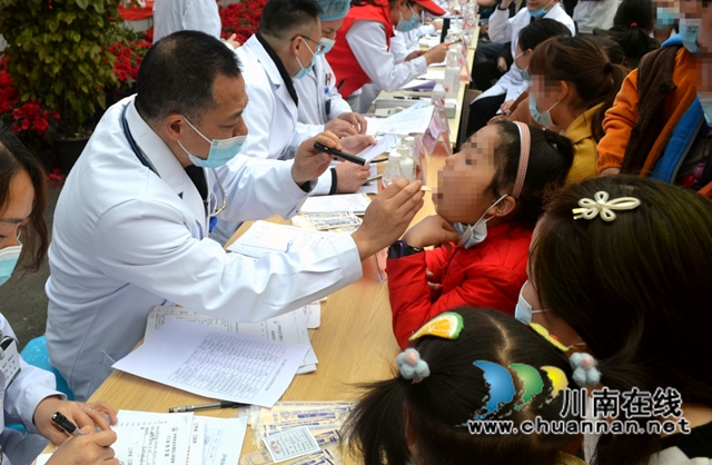 九三学社市委社会服务：凝心聚力谋服务  同心同行担使命(图3)