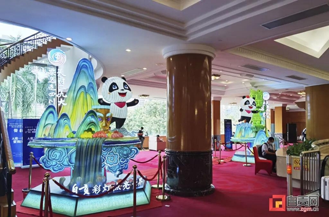 蔡紫在四川文化旅游推介活动中为自贡灯会代言(图4)