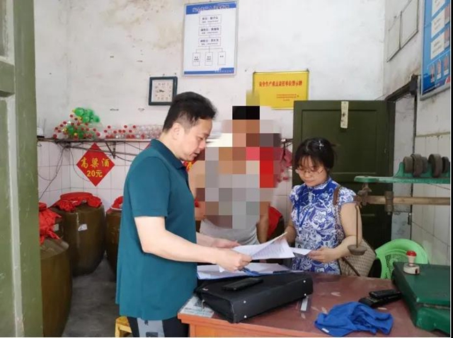 你喝的可能是假酒！追踪幕后黑手 四川新疆两地市监局协查假酒进行时(图1)