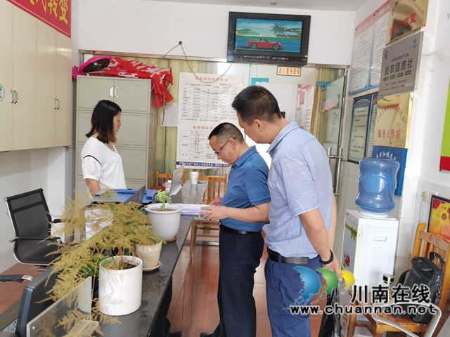 郑尚贵到泸县百和镇督导疫情防控、禁毒、反电信诈骗、森林防灭火等当前重点工作(图2) 郑尚贵到泸县百和镇督导疫情防控、禁毒、反电信诈骗、森林防灭火等当前重点工作(图2)