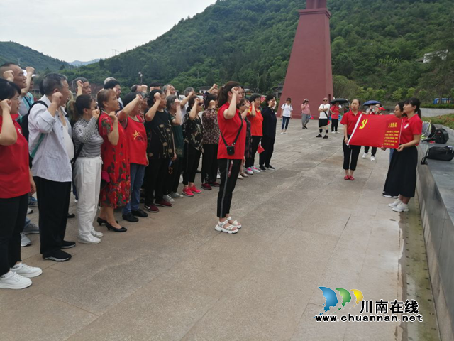 江阳区大山坪街道山岩脑社区:跟党走,重走长征路(图2) 江阳区大山坪街道山岩脑社区:跟党走,重走长征路(图2)