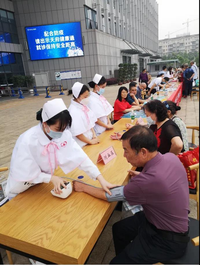 泸州市市场监管系统开展第22个“世界计量日”宣传活动(图11) 泸州市市场监管系统开展第22个“世界计量日”宣传活动(图11)