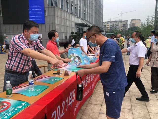 泸州市市场监管系统开展第22个“世界计量日”宣传活动(图10) 泸州市市场监管系统开展第22个“世界计量日”宣传活动(图10)