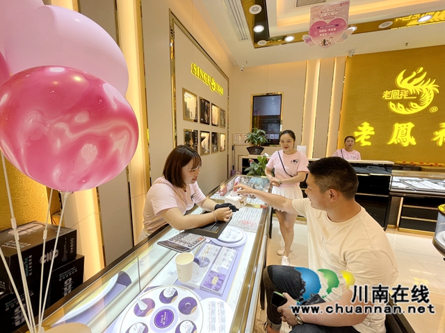 泸州龙马潭：“5·20”催生“浪漫经济”(图7)