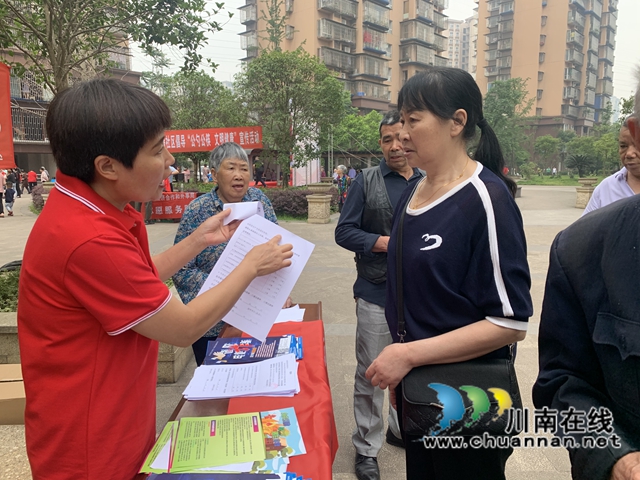 江阳区华阳街道龙腾社区：开展新冠疫苗接种宣传，筑牢疫情防控防线(图2)