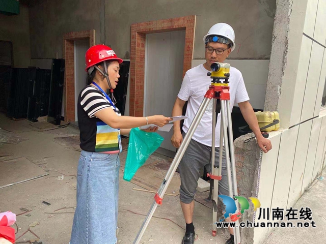 讨薪我帮您！泸县云龙镇开展保障农民工工资支付宣传进工地活动(图1)