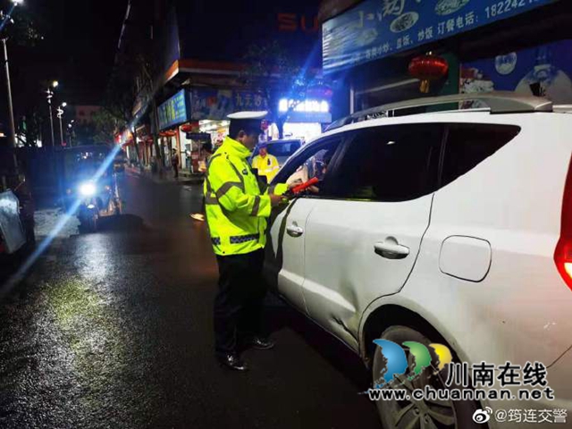 宜宾筠连交警大队“提升四率”高压整治酒驾醉驾违法行为(图1)