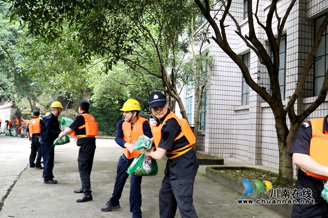 未雨绸缪，以练备战！龙马潭区罗汉街道举行防洪防汛应急救援演练(图5)