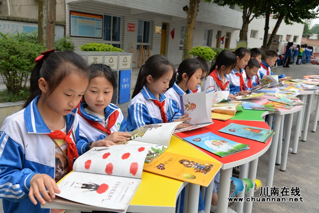 让微笑漾在脸上，让幸福飞进“心理”！叙永县东大街小学举办第二届“5.25”心理健康周活动(图1)