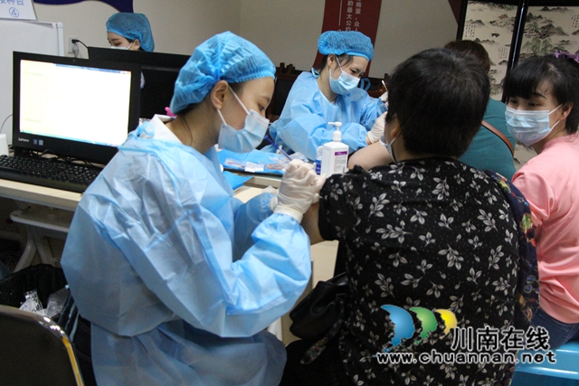 龙马潭区红星街道：我为群众办实事，疫苗接种送上门(图8)