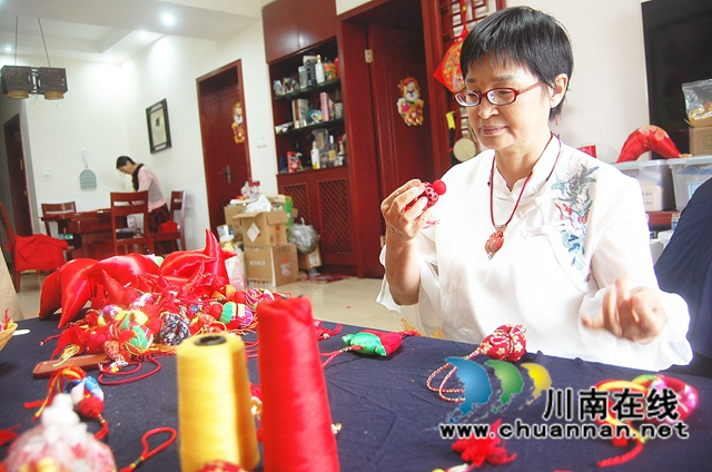 泸州：端午未到，非遗香包先走俏(图1)