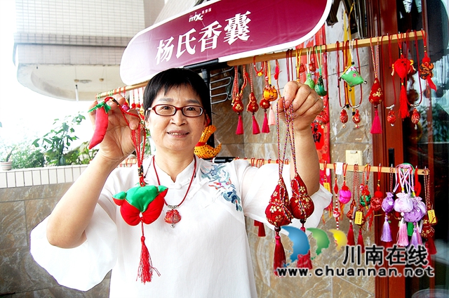 泸州：端午未到，非遗香包先走俏(图2)