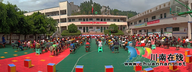 泸州市“小书包·大爱心”公益活动发放仪式在古蔺举行(图2)