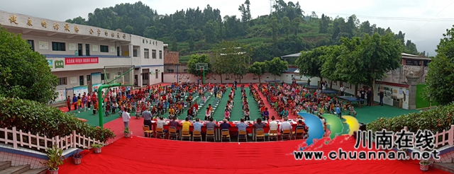 泸州市“小书包·大爱心”公益活动发放仪式在古蔺举行(图3)