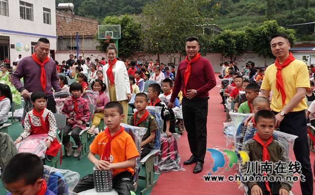 泸州市“小书包·大爱心”公益活动发放仪式在古蔺举行(图13)