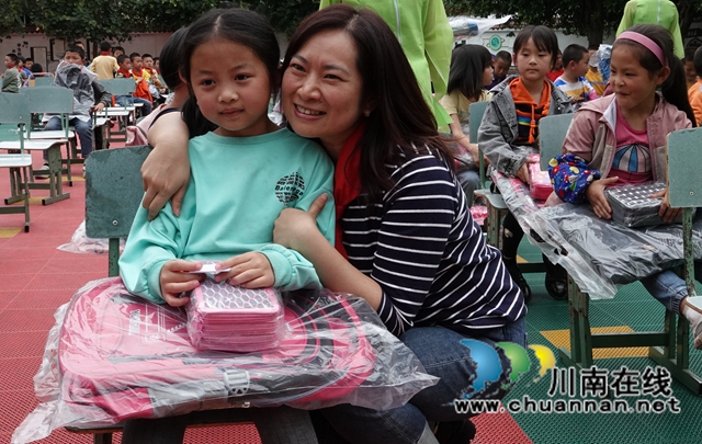 泸州市“小书包·大爱心”公益活动发放仪式在古蔺举行(图17)