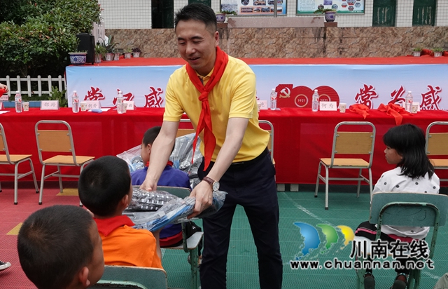泸州市“小书包·大爱心”公益活动发放仪式在古蔺举行(图16)